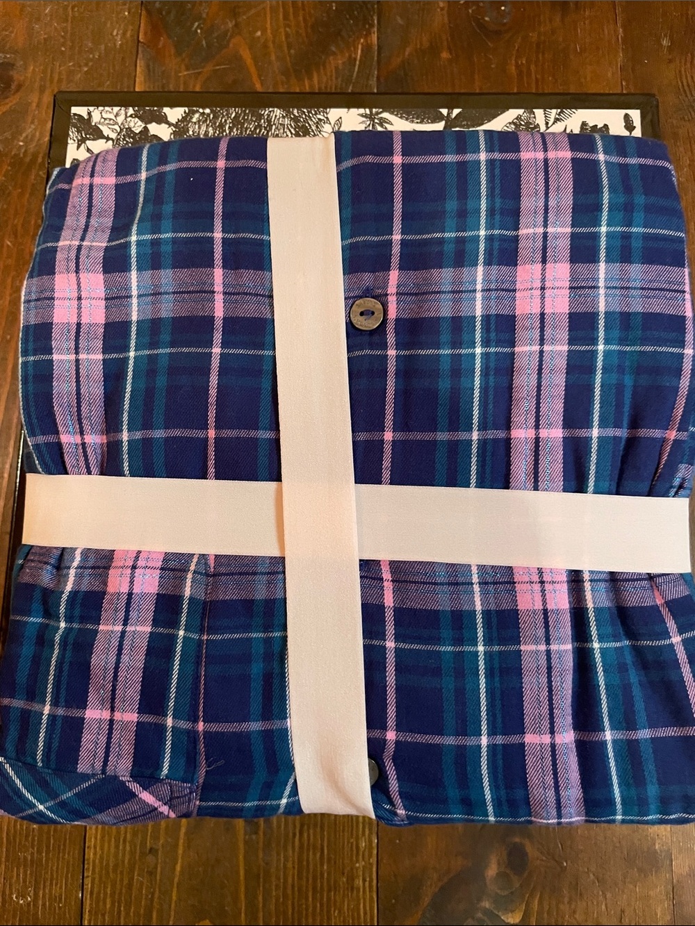 NWT VICTORIA’S SECRET FLANNEL LONG PJ SET Sz M in Gift Box - Picture 4 of 7